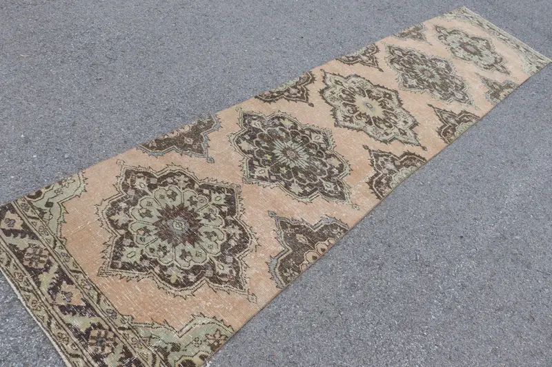 Türkischer 2,7x12 ft Teppich, Läufer Vintage Teppich, braun grüner Pflanzen & Bäume Teppich - 1