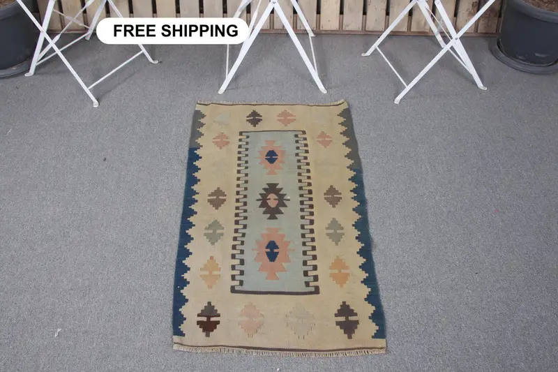 エレガントなベージュ & ブルー ラグ、1.9x3.5 フィートの抽象的なデザイン