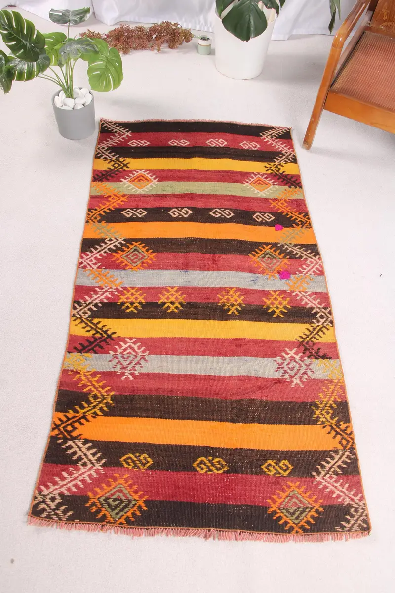 Red & Black Check Rug, 2.7x5.2 ft Chic Decor