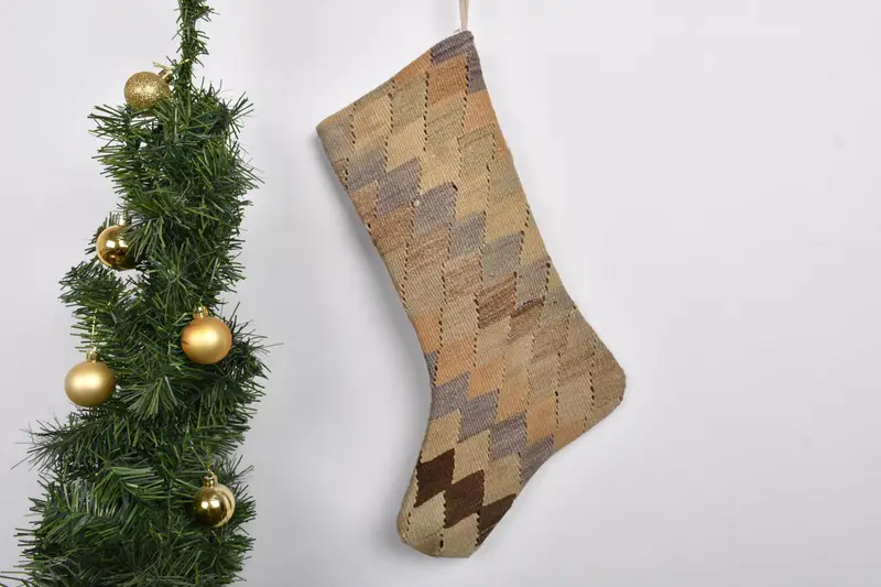 Decoración navideña única, calcetín con patrón de adornos navideños de 7 pulgadas