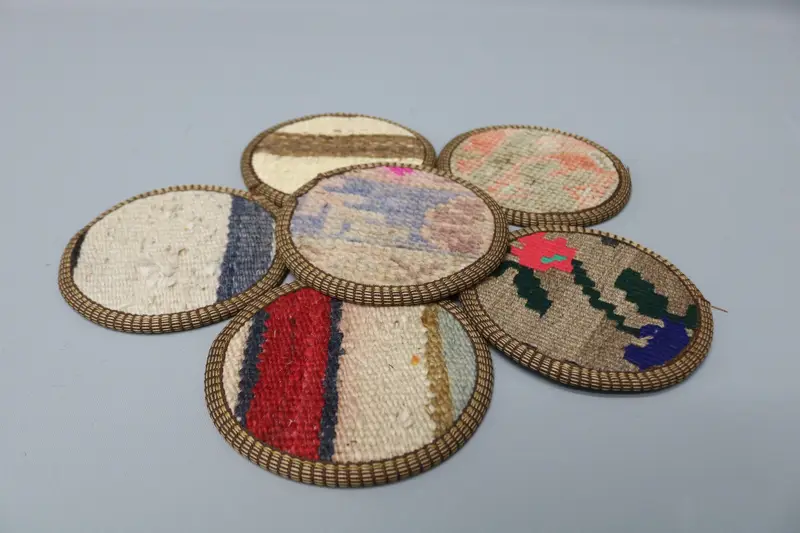 Rot und grün gestreifter Untersetzer, traditioneller Kelim-Untersetzer