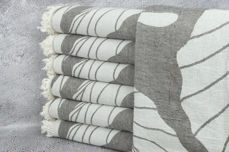 Monogram Beach Towel, Bride Gift, Kids Beach Towel, Bath towel, Wedding Favors, Girls Weekend Getaways Ideas, 68x40 Cotton Floral Patterned Towel - 2