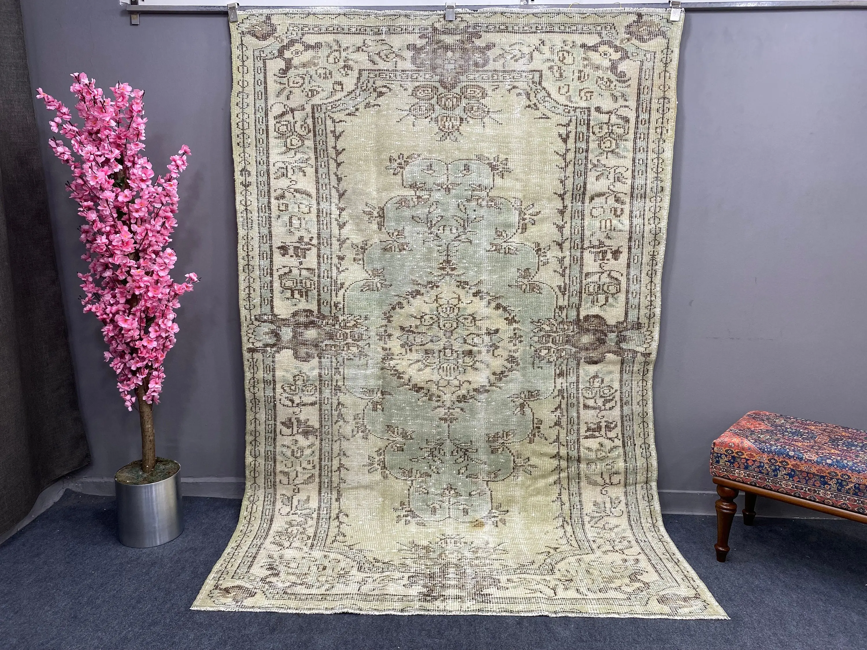 Vintage Türk Halısı 5.4x8.4 ft, Gri Büyük Bordürlü Yün Halı - 1