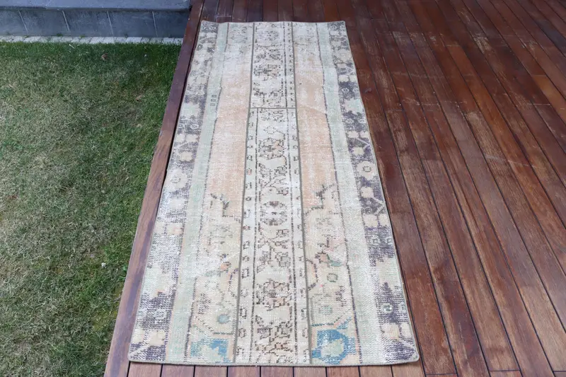 Handgefertigter orange-grüner Polka Dot-Teppich, 2,7 x 6,6 Fuß