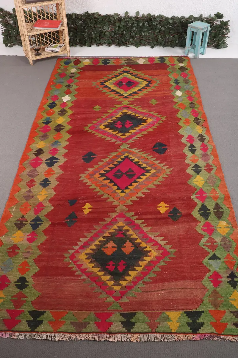 Türkischer Kelim-Teppich, 5,6 x 11 Fuß großer Vintage-Teppich, Regenbogen-umrandeter Wollteppich - 1