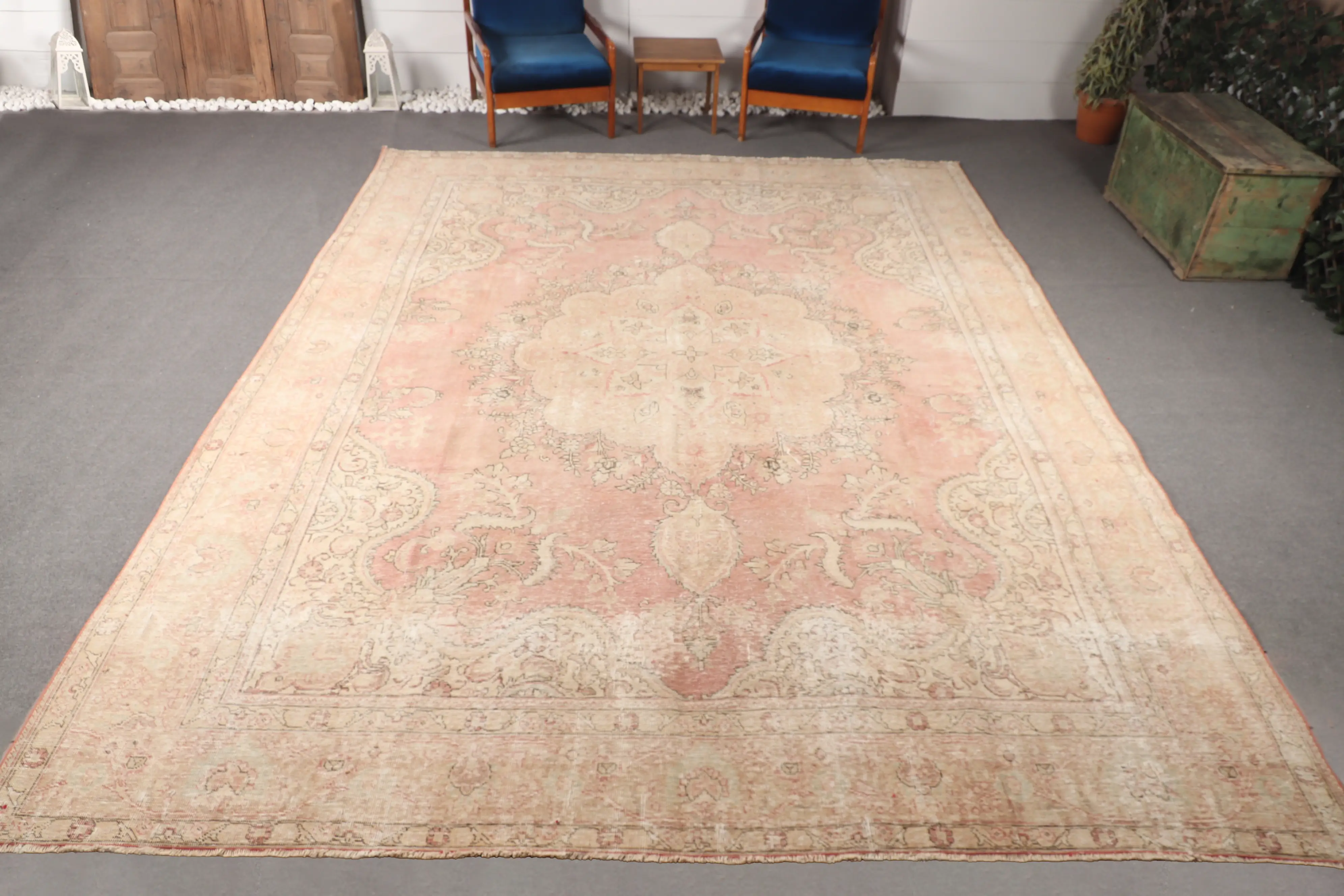 9.7x12.6 ft Vintage Oversize Rug, Beige Pink Turkish Geometric Rug - 1