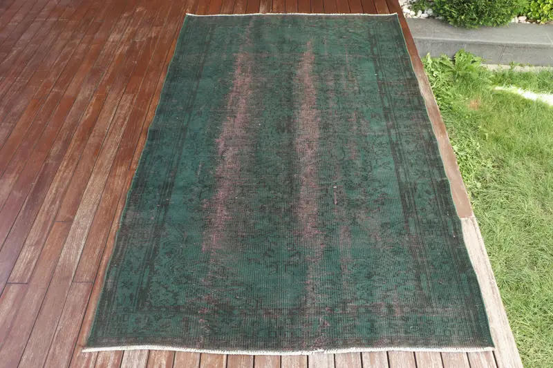 Handgefertigter grüner Teppich, 4 x 7 Fuß großes Randdesign