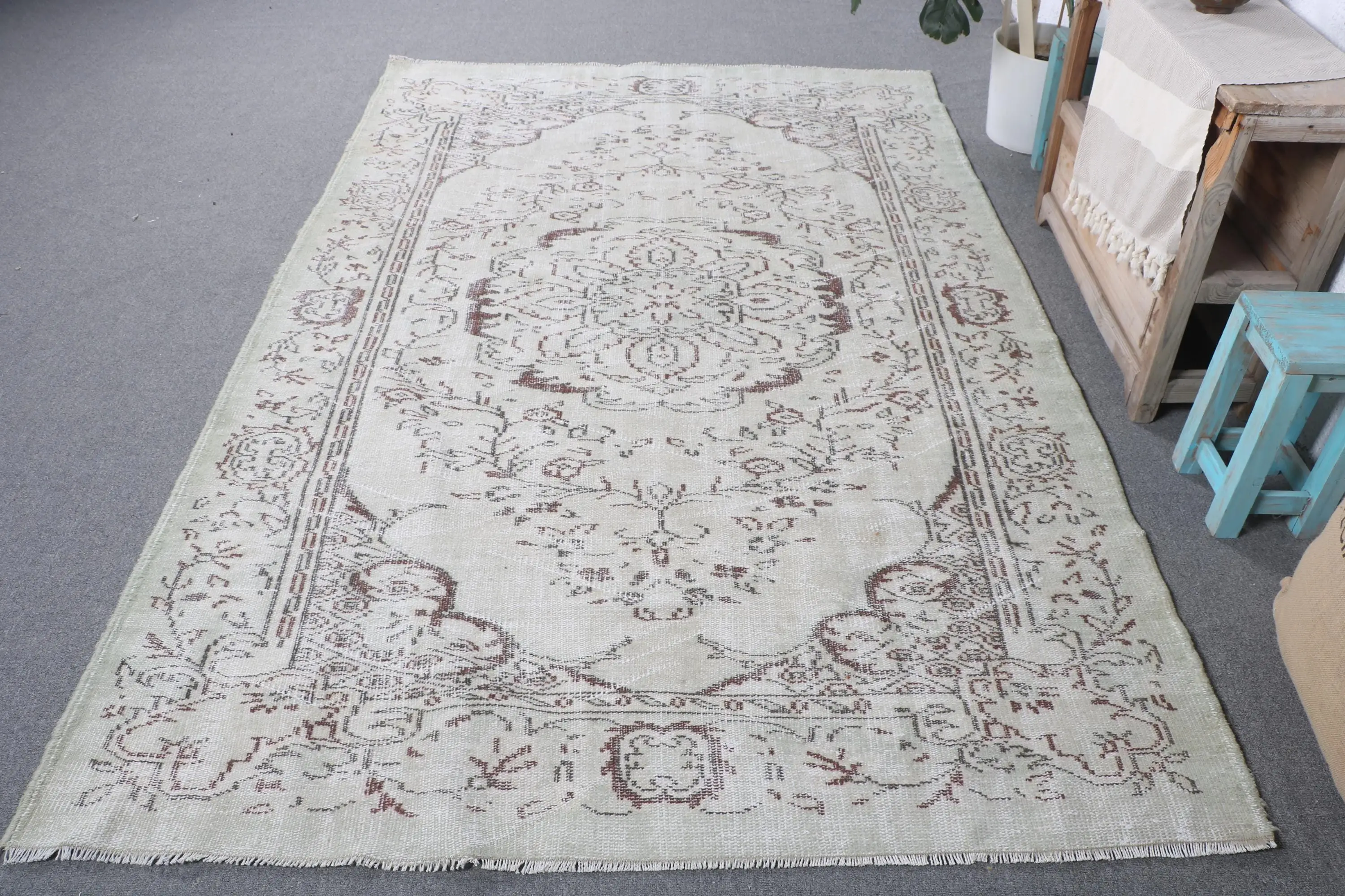 5.5x8.2 ft Vintage Halı, Halı, Beyaz Kareli Halı Yün - 1