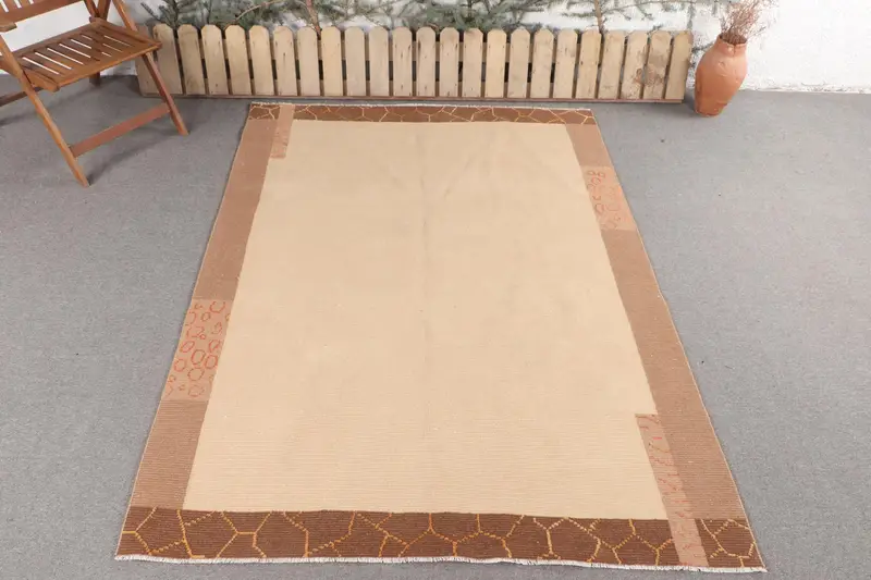 ハンドメイド ブラウン & ベージュ ラグ、5.3x7.3 フィート チェック柄