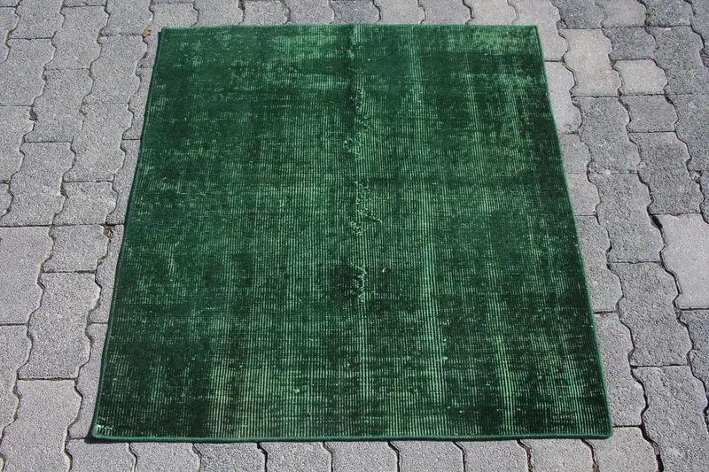 Grüner, solider Teppich, 2,9 x 3,2 Fuß, elegante Ergänzung