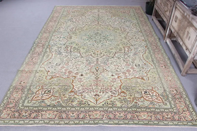 Handmade Green Rug, 5,2x9,6 ft Striped with Geometric Shapes