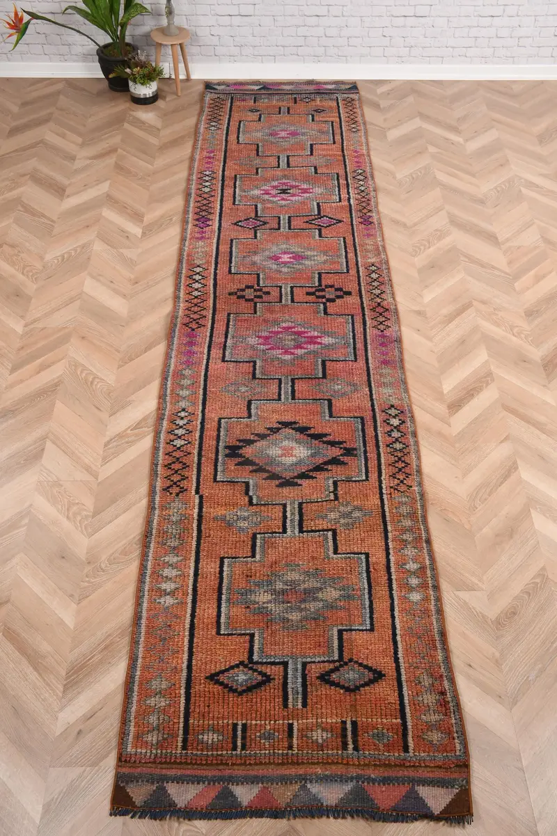 Alfombra vintage, alfombra turca de 2,8x12,1 pies, alfombra de lana con estampado animal negro naranja - 1