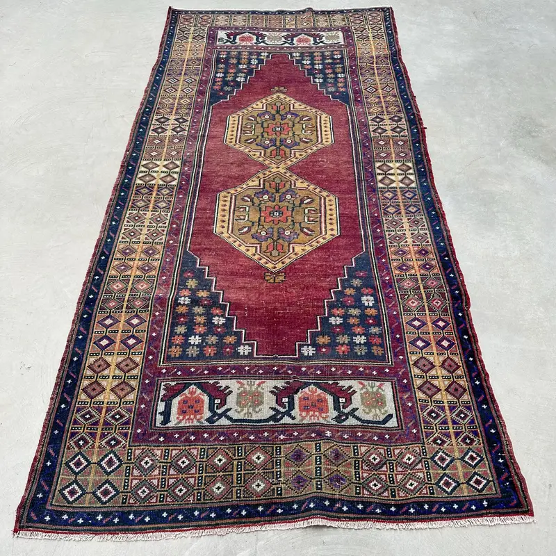 赤と青のパッチワークラグ、4.1x8.7フィートのエレガントな装飾