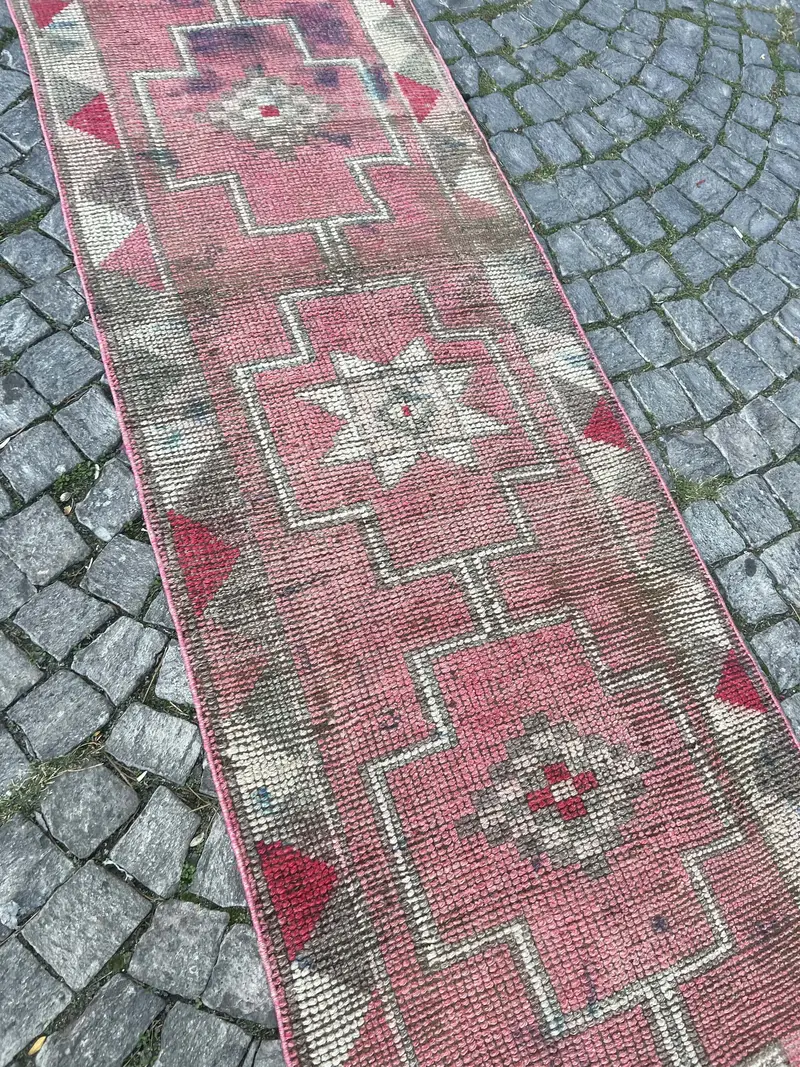 Eleganter rosafarbener Orientteppich, 2,6 x 9,9 Fuß, schicke Heimdekoration