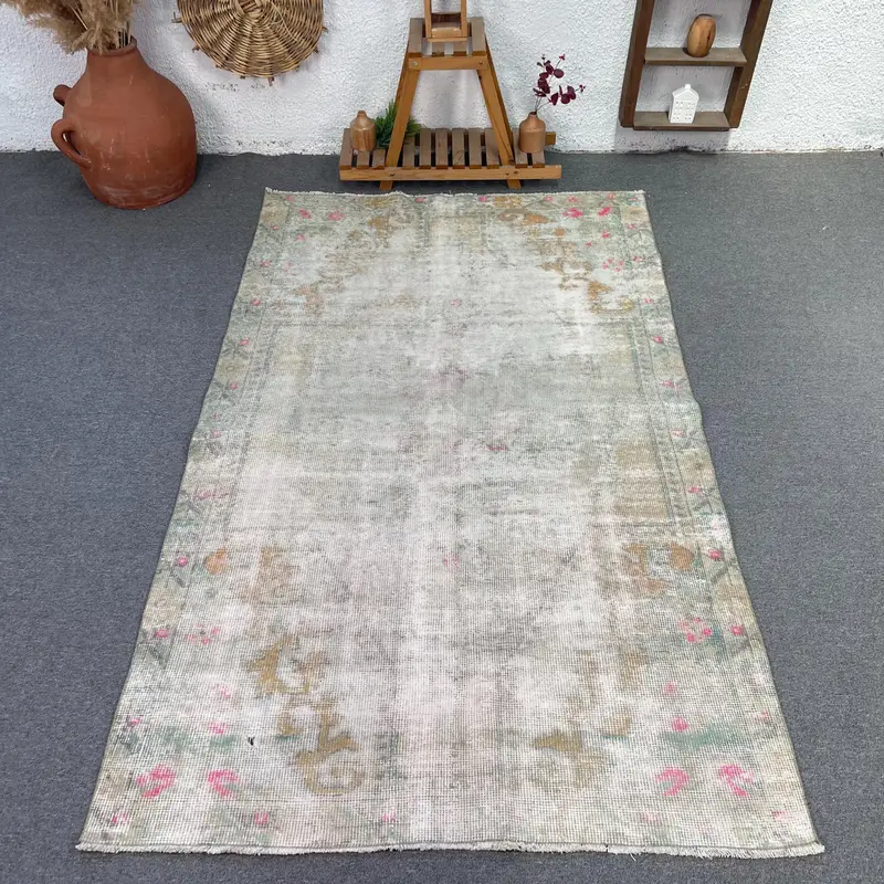 Elegant Beige & Green Rug, 4,3x7,2 ft Animal Print