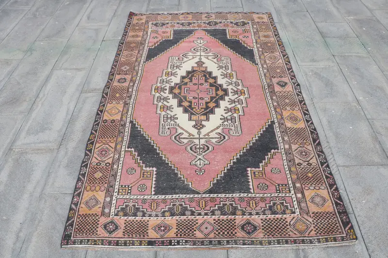 赤と青の水玉模様のラグ、4.3x7.3フィートのシックな装飾