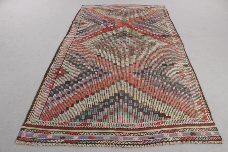 エレガントなグリーンモロッコラグ、4.8x8.4フィート、レッドアクセント付き