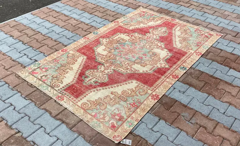 鮮やかなピンクのラグ、4.4x7.2フィート、レインボーフローラル&幾何学模様