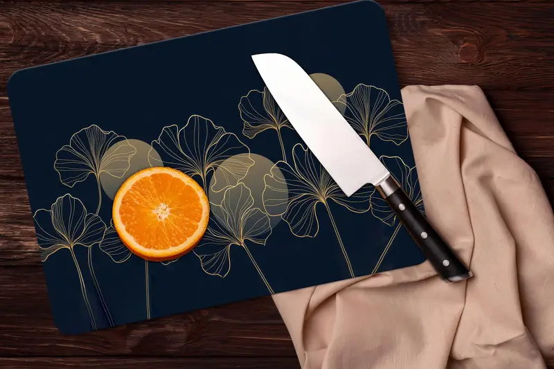 抽象的な模様のガラスのまな板、モダンなキッチンの必需品