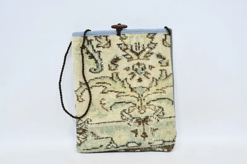 調節可能なストラップキリムバッグ、ゴシックヴィンテージモチーフウールクロスボディバッグ