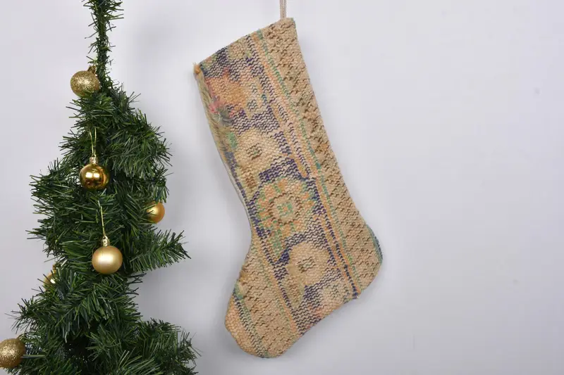 Şenlikli Noel Süsleri Deseni, 7 İnç Geniş Tatil Çorabı