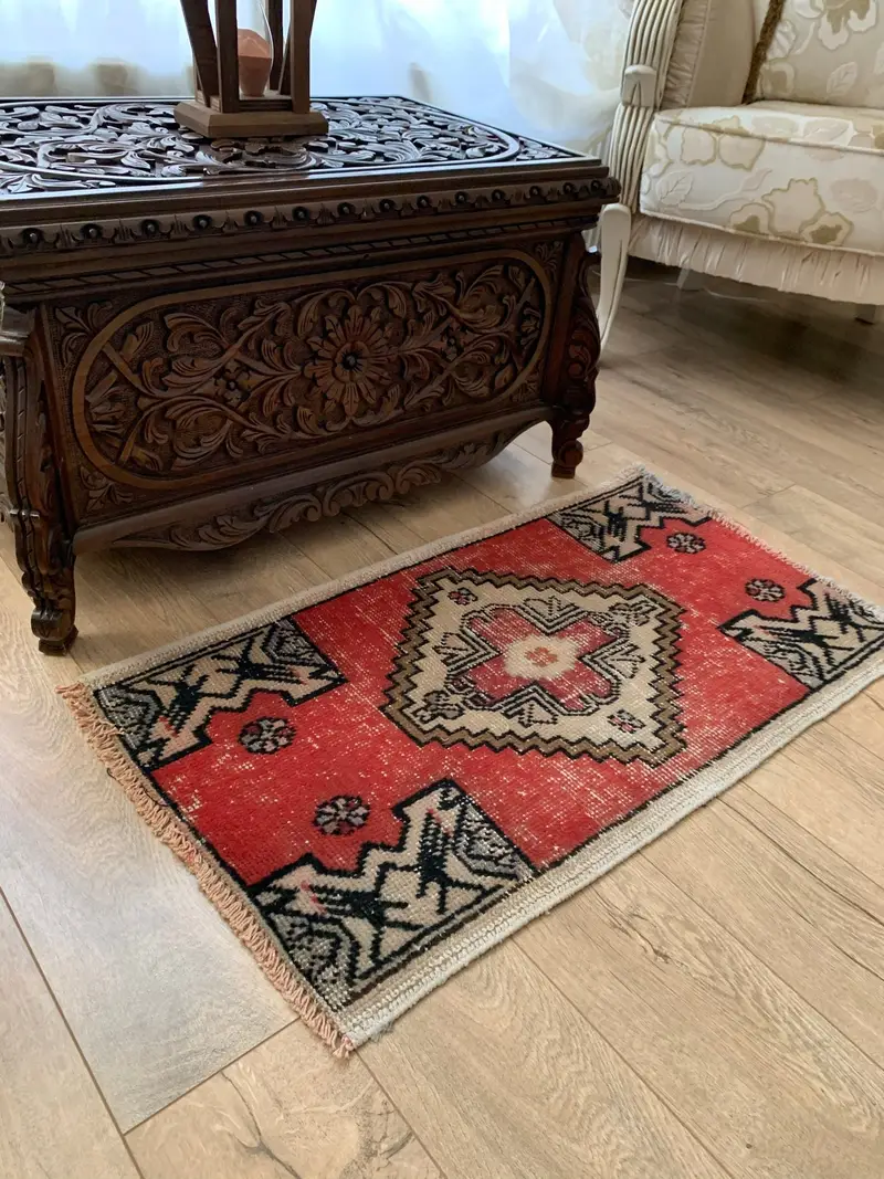 Red Oriental Rug, 1,7x2,11 ft Elegant Beige Accent