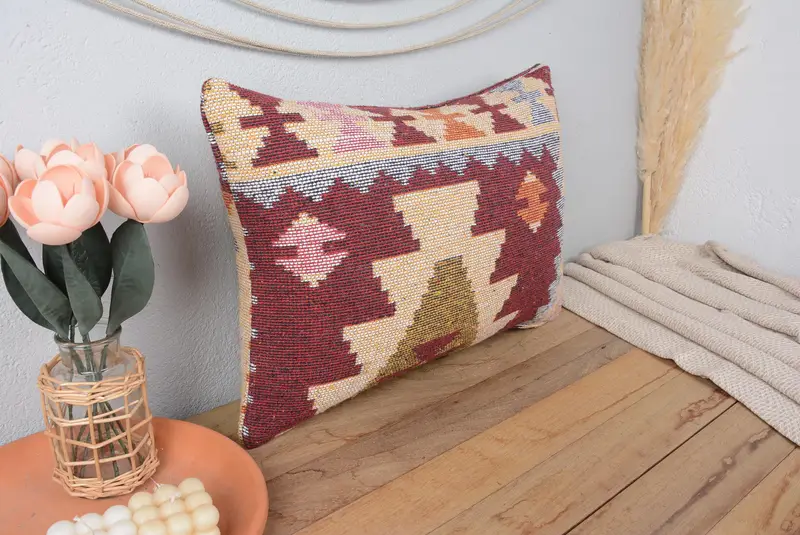 Gesticktes geometrisches Kissen in Rot und Grün, handgefertigtes Vintage-Kissen