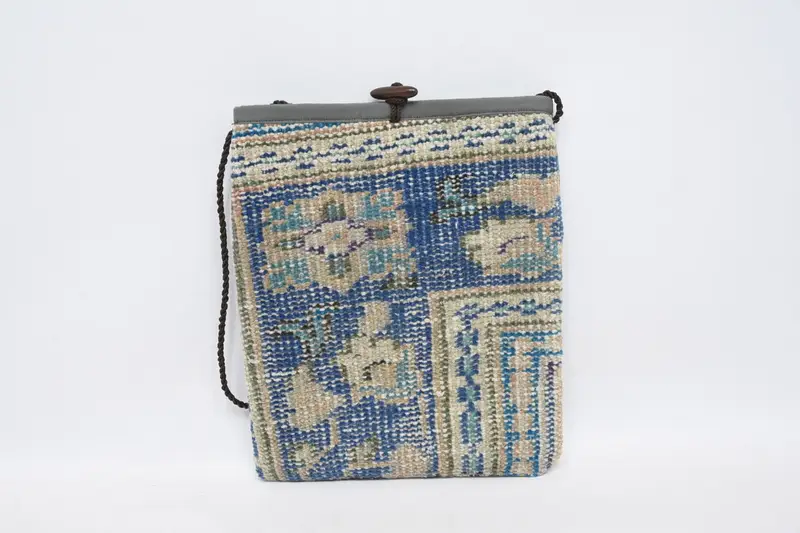 ヴィンテージモチーフのウールショルダーバッグ、キリムバッグ