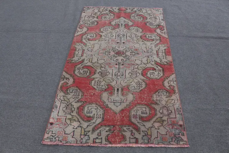 Eleganter beigefarbener Orientteppich, 6,1 x 6,14 Fuß mit roten Akzenten