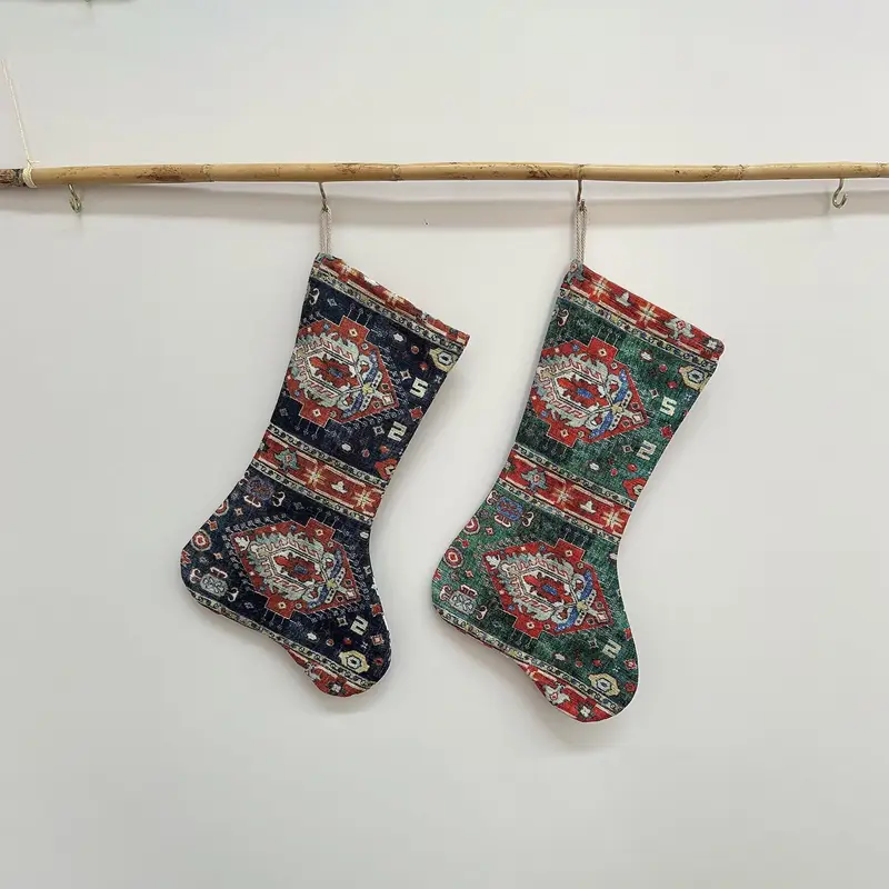 フェスティブ プリント ストッキング: ユニークなホリデー デコレーション & ギフト ホルダー