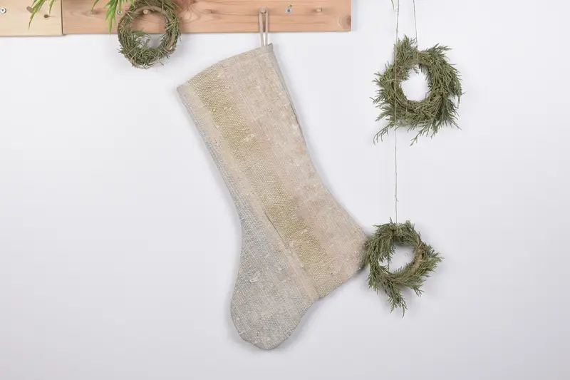 Şenlikli Noel Süsleri Deseni, 19 İnç Geniş Tatil Çorabı