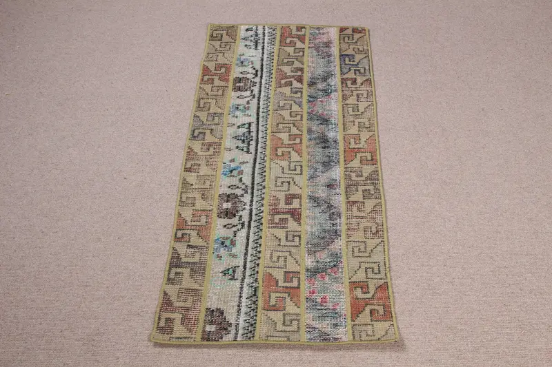 1,8x3,9 ft Beige Teppich mit grünem Ikat-Muster, elegantes Dekor