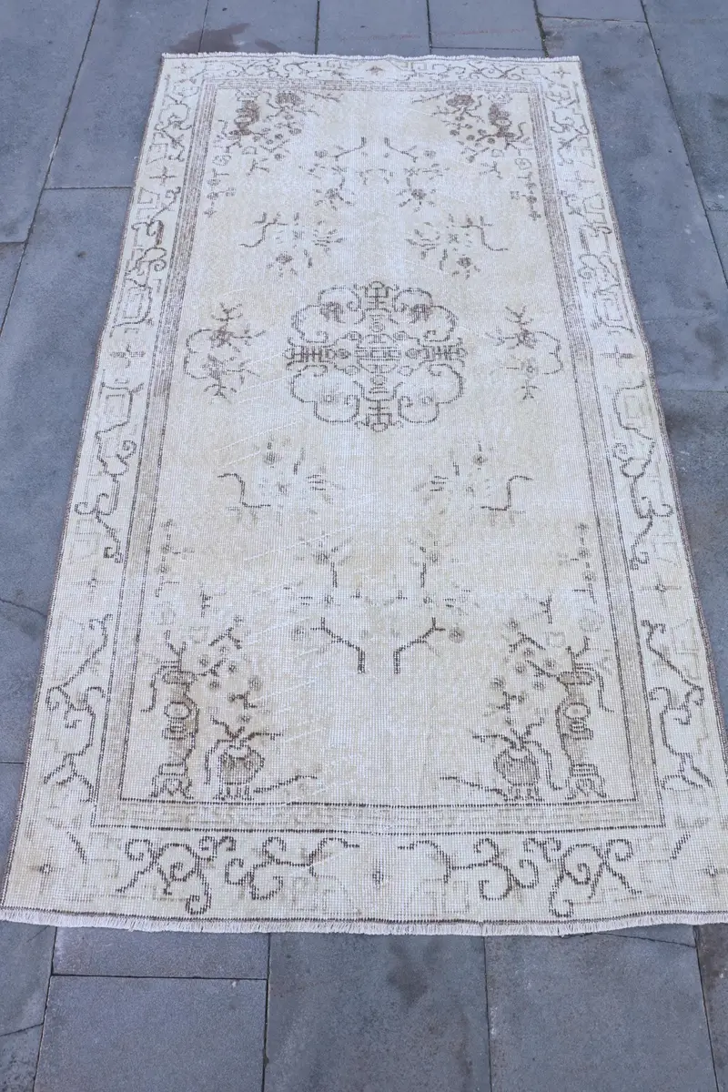 エレガントなベージュのサウスウエスタンラグ、3.5x6.6フィートのシックな装飾