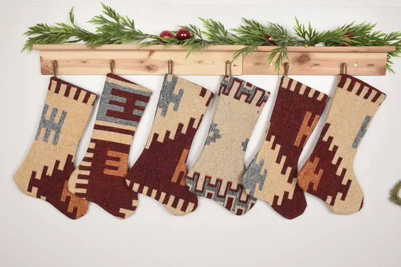 Patrón de adornos navideños, calcetín navideño colgante de 7 pulgadas de ancho