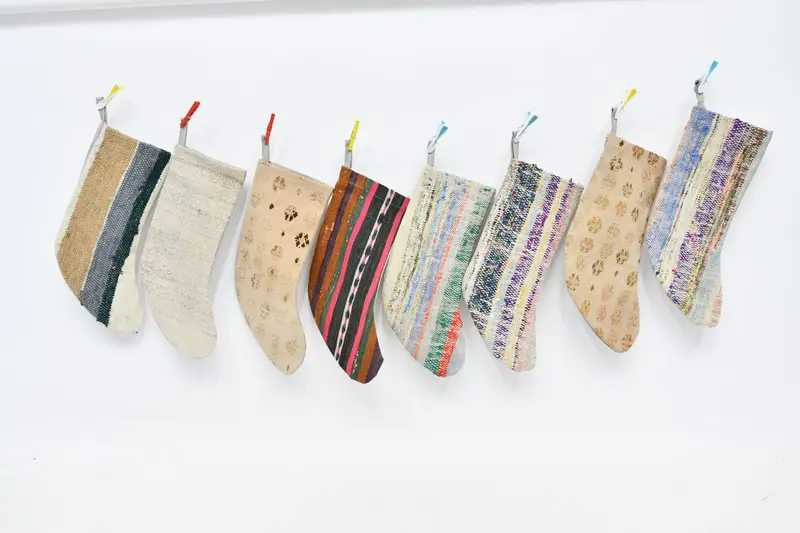 Şenlikli Noel Süsleri Deseni, 8 İnç Geniş Asılı Noel Çorabı