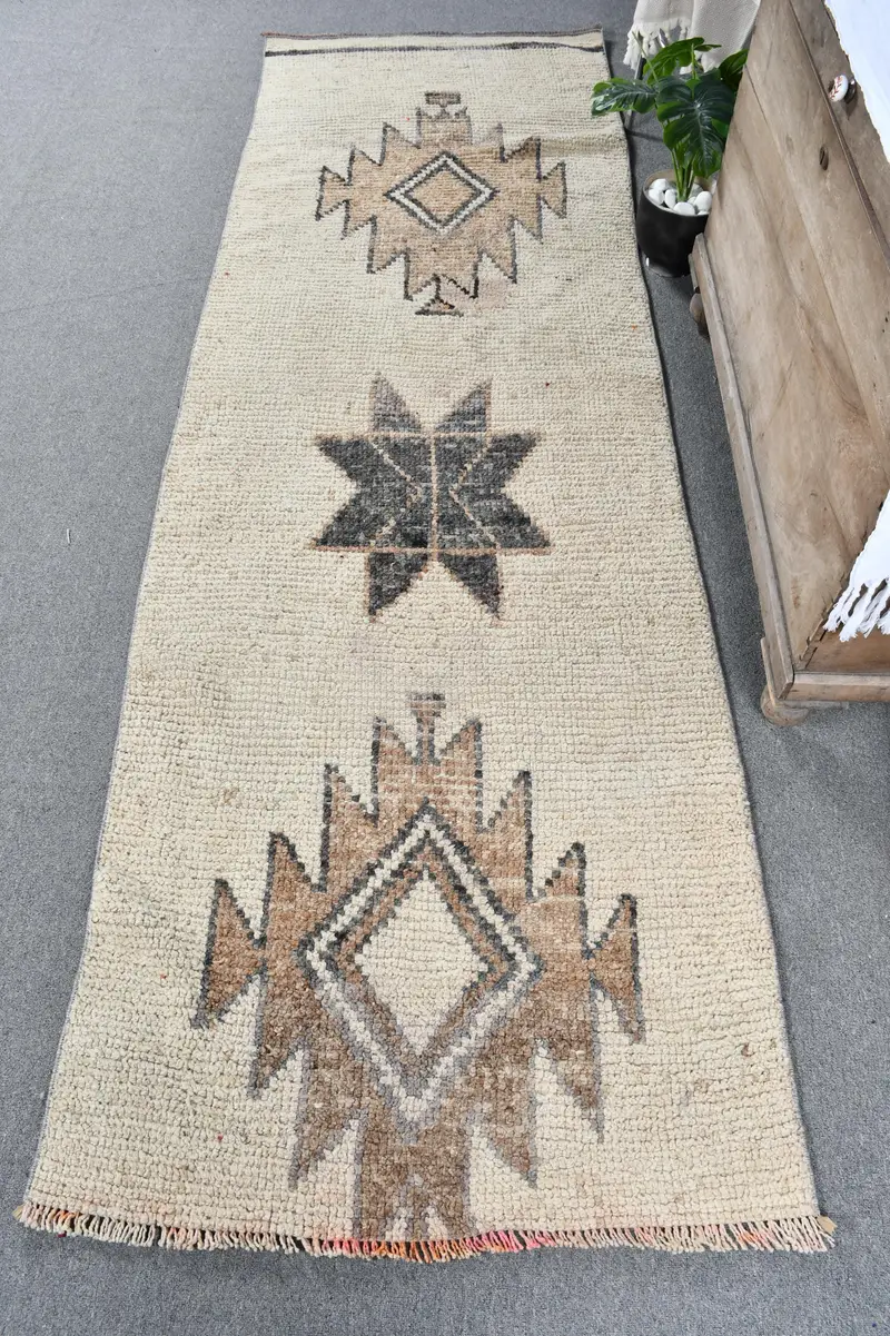 Elegant Beige Ombré Rug, 3x9 ft Chic Living Space Accent