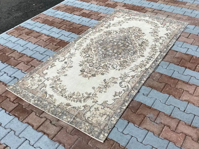 エレガントなベージュのラグ、4.4x8.7フィートの花柄&幾何学模様のデザイン