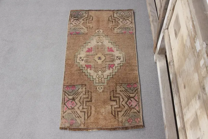 El Yapımı Kahverengi ve Yeşil Kareli Halı, 0,1x2,7 ft