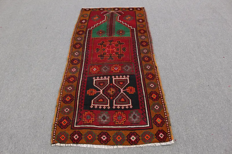 Alfombra Roja y Verde 8x18m Floral y Geométrica