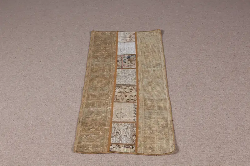 Brauner, beigefarbener Patchwork-Teppich, 1,7 x 3,7 Fuß, schickes Dekor