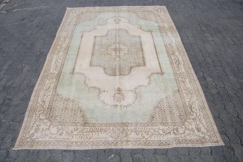 Türkischer Vintage-Teppich, großer 207 x 307 cm großer Teppich, brauner Wollteppich mit Tiermuster - 1