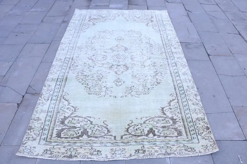 エレガントなグリーンオンブレラグ、4.6x7.6フィートのシックな装飾