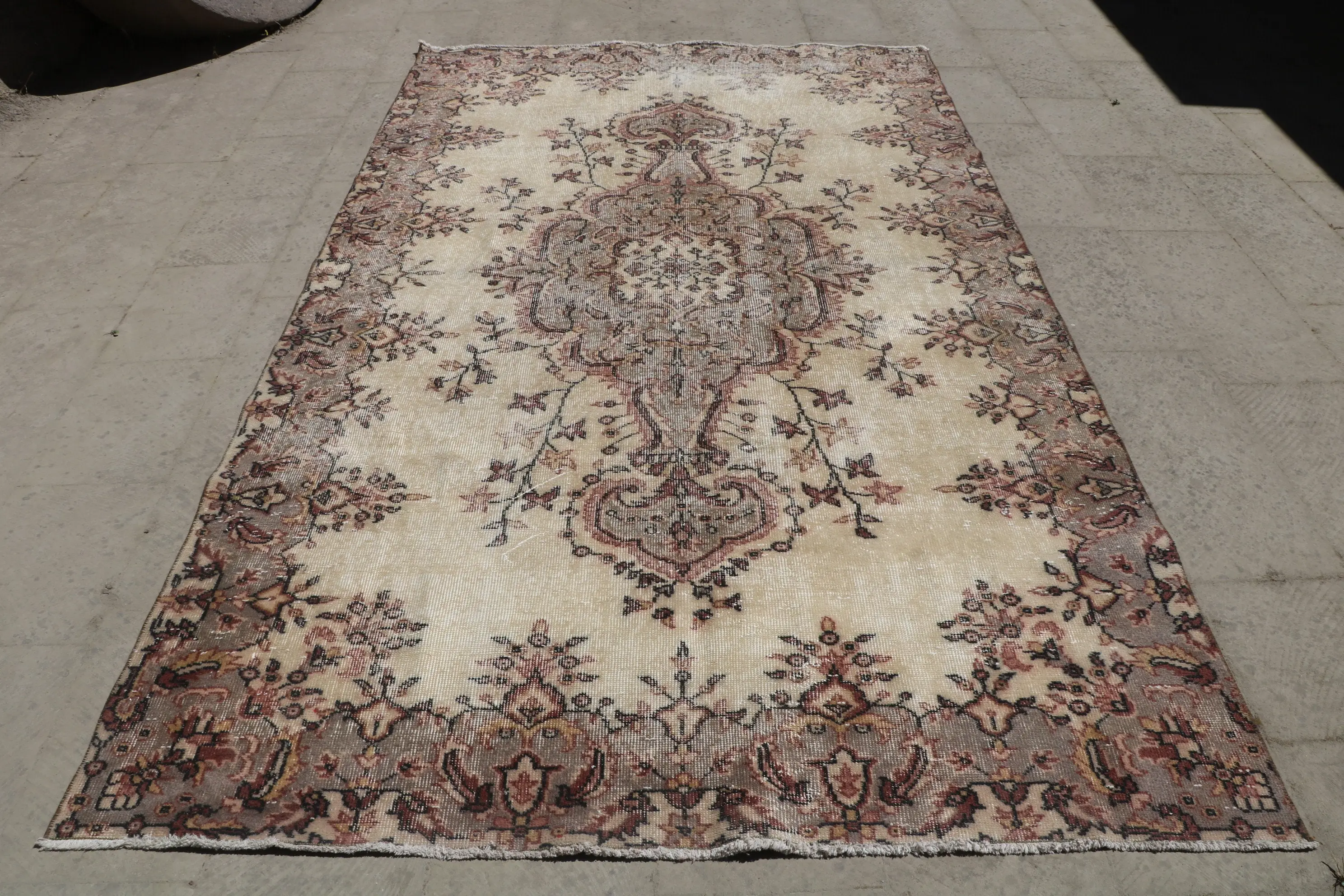 Turkish Vintage Rug 5.7x9.9 ft, Brown Floral Wool Rug - 1