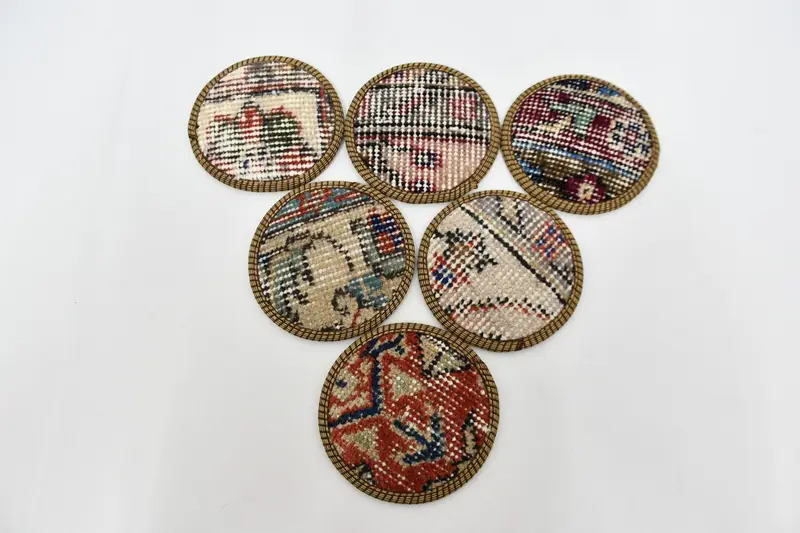 ボヘミアンラウンドコースターセット、レッドとベージュのコースター