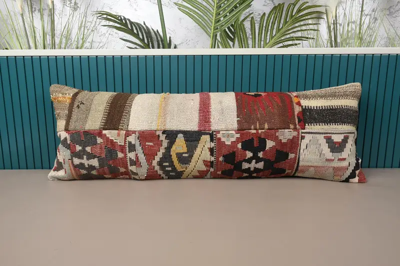 Rot-graues Patchwork-Wurfkissen, 12x36 besticktes Kissen