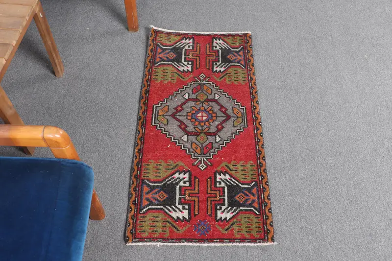 1.6x3.2 ft Küçük Vintage Türk Halısı, Kırmızı Hayvan Baskı Yün Halı - 1
