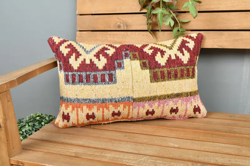 Almohada de tiro bordada roja y beige, cojín geométrico hecho a mano