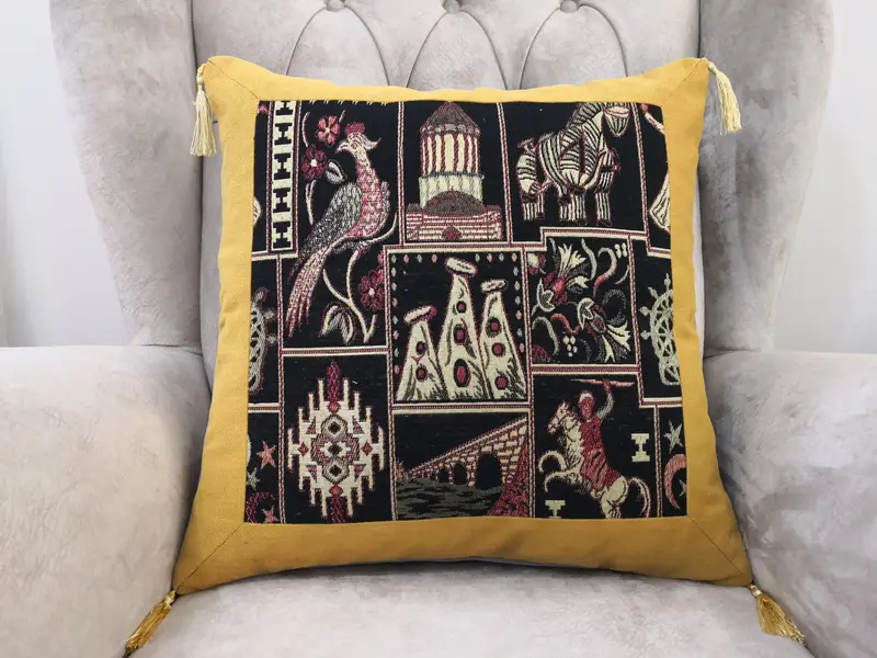 Handgefertigtes geometrisches Kissen, Vintage-Akzentkissen in Schwarz und Gelb