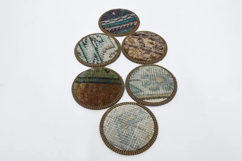 Rote und grüne gewebte Untersetzer, langlebige und stilvolle Tischunterlagen