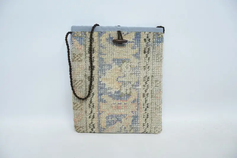 ヴィンテージモチーフのウールショルダーバッグ、キリムバッグ